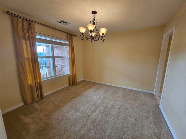 6605 NW Willow Tree Cir in Lawton, OK - Building Photo - Building Photo