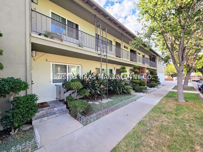 3041 E 3rd St in Long Beach, CA - Building Photo - Building Photo