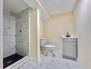 27 Norwood St in Houston, TX - Foto de edificio - Building Photo