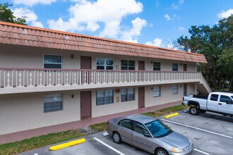 Gateland Village in Hollywood, FL - Building Photo - Building Photo