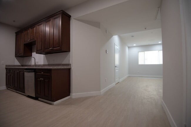 7122 Amigo Ave in Los Angeles, CA - Building Photo - Building Photo