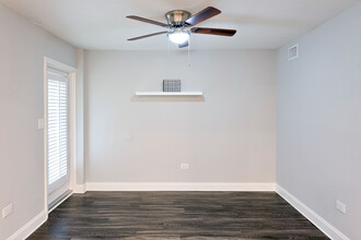 Carlyle Flats in Tampa, FL - Building Photo - Building Photo