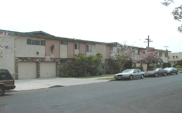 2402-2412 E 6th St in Long Beach, CA - Building Photo - Building Photo