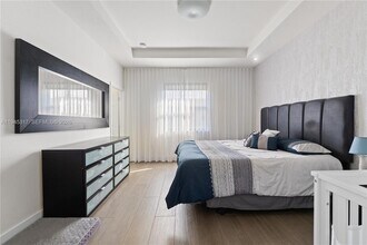 17619 SW 153rd Path in Miami, FL - Foto de edificio - Building Photo