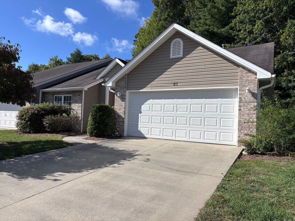 83 Birkshire Way in Fletcher, NC - Building Photo