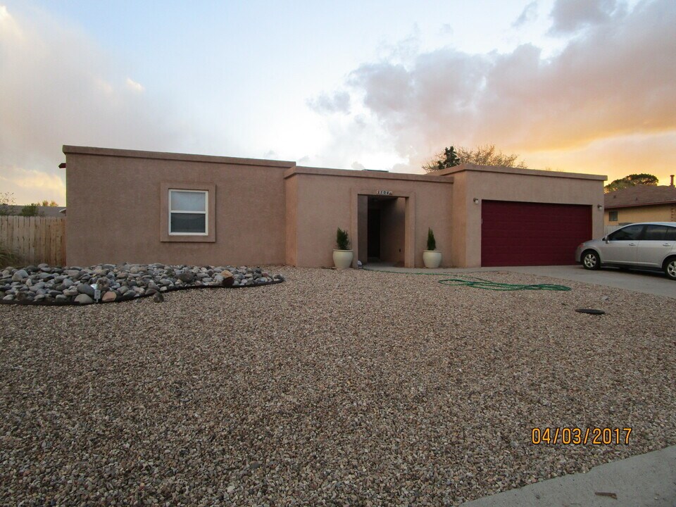 2104 Forest Trail Rd in Rio Rancho, NM - Building Photo