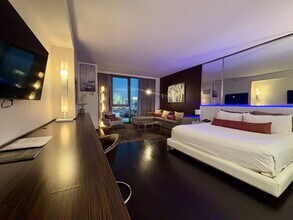 4381 W Flamingo Rd in Las Vegas, NV - Building Photo - Building Photo