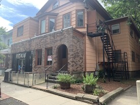 1150 Chapel St, Unit 2nd in New Haven, CT - Building Photo