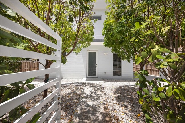 3823 Thomas Ave in Miami, FL - Building Photo - Building Photo
