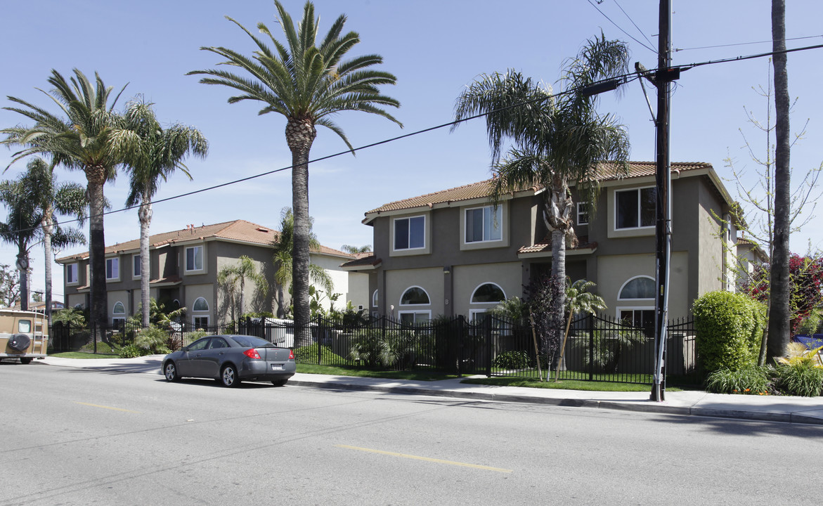 Palermo Townhouse in Costa Mesa, CA - Foto de edificio