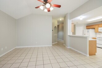 16901 Canary St in Conroe, TX - Foto de edificio - Building Photo