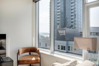 10349 NE 10th St in Bellevue, WA - Building Photo - Building Photo