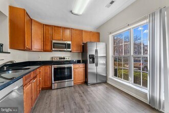 16600 Eldbridge Ln in Bowie, MD - Building Photo - Building Photo