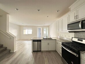 2888 E Berry Loop Privado in Ontario, CA - Building Photo - Building Photo