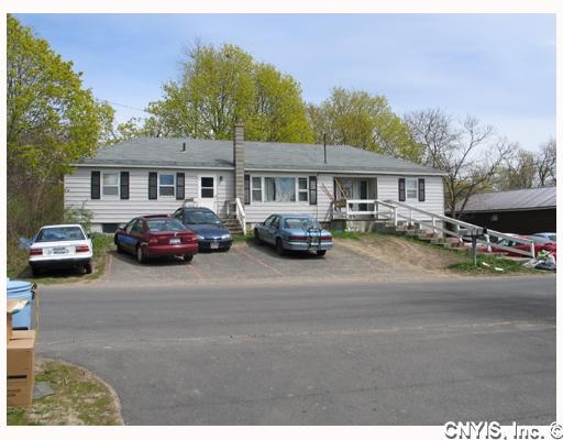 10 Baylis St in Oswego, NY - Foto de edificio