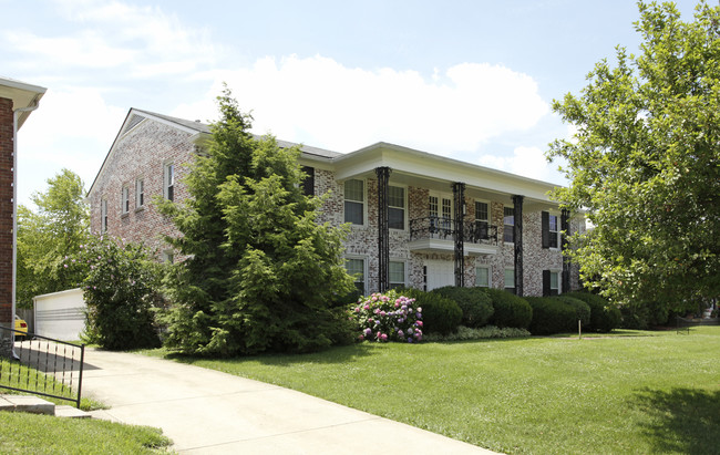 1936 Gardiner Ln in Louisville, KY - Building Photo - Building Photo