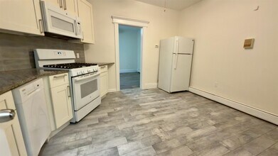 668-670-670 John F. Kennedy Blvd in Bayonne, NJ - Building Photo - Building Photo