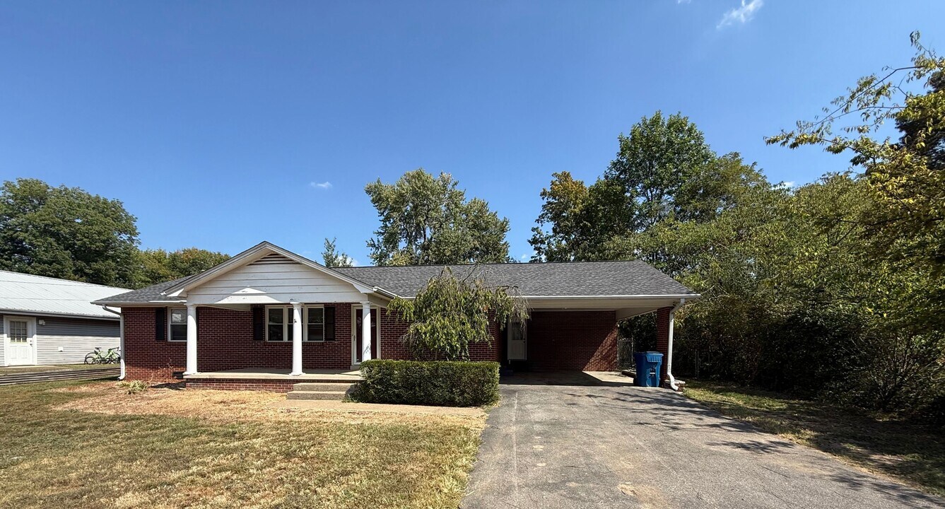 217 Brentwood Ave in Murray, KY - Building Photo