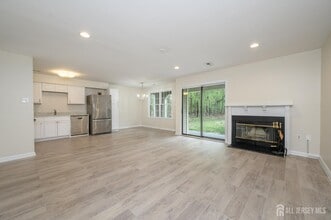 17 Chelmsford Ct in Evesham, NJ - Foto de edificio - Building Photo