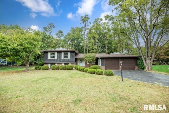 property at 9019 N Locust Ln