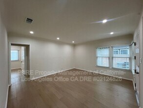 10306 Buford Ave in Lennox, CA - Foto de edificio - Building Photo