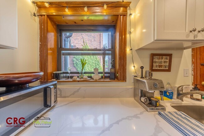 1863 Beacon St, Unit 2 in Brookline, MA - Building Photo - Building Photo