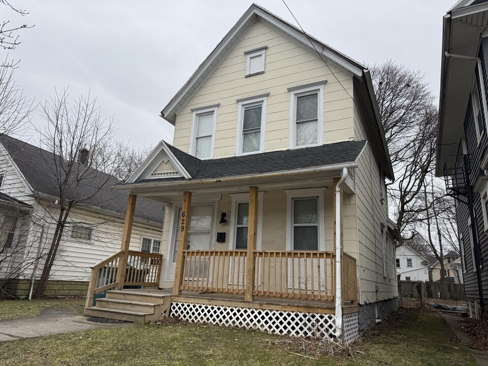629 Emerson St in Rochester, NY - Building Photo