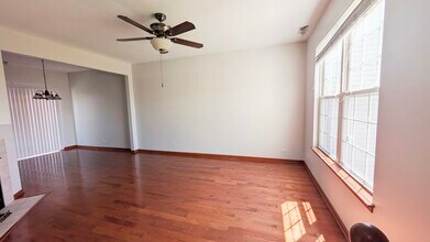 1713 Fieldstone Dr N in Shorewood, IL - Building Photo - Building Photo