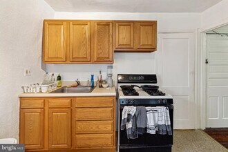 4819 Walton Ave, Unit 3 in Philadelphia, PA - Foto de edificio - Building Photo