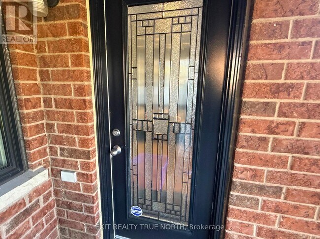 42 Booth St in Bradford West Gwillimbury, ON - Building Photo - Building Photo