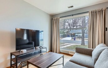 5619 E Minnesota Dr in Denver, CO - Building Photo - Building Photo