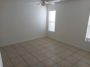 574 Autumn Dr in Apopka, FL - Foto de edificio - Building Photo