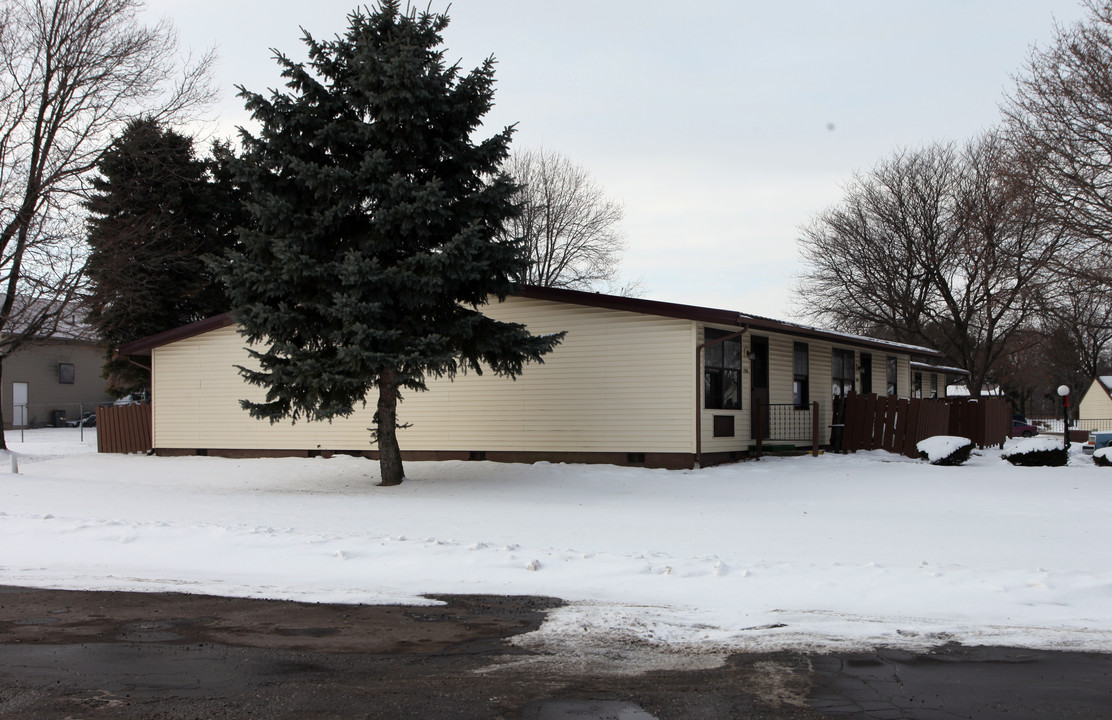 Peppertree Village in Alliance, OH - Building Photo