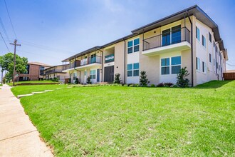 Kirby Yards at Bishop Ridge in Dallas, TX - Building Photo - Building Photo