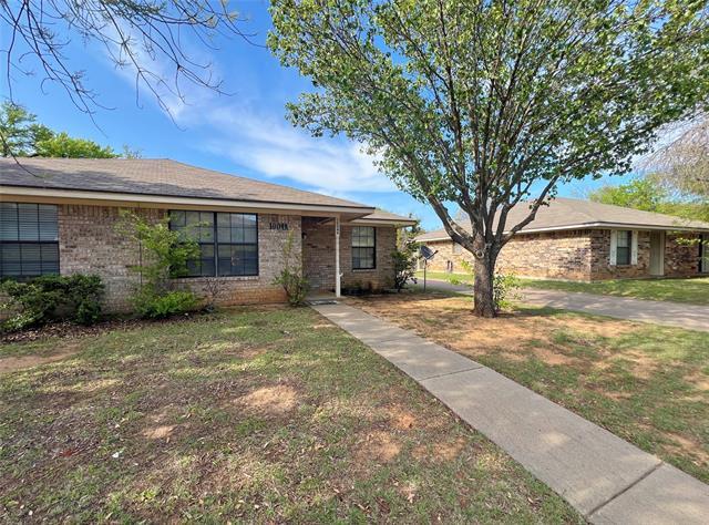 1004 Lynn St in Weatherford, TX - Building Photo