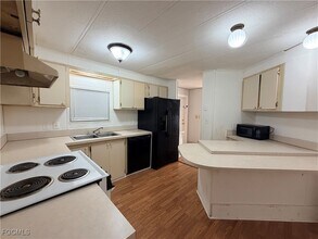 106 Gaslight Ave in North Fort Myers, FL - Building Photo - Building Photo