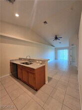 906 SE 6th Ct in Cape Coral, FL - Foto de edificio - Building Photo