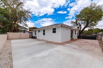 3072 NW 14th St in Miami, FL - Building Photo - Building Photo