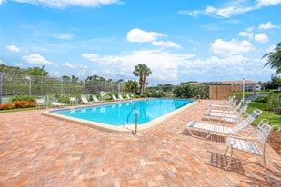 9650 Victoria Ln in Naples, FL - Building Photo