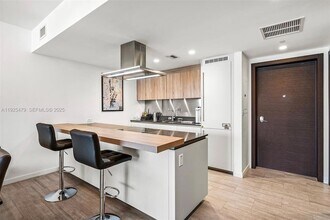 1000 Brickell Plaza, Unit 2111 in Miami, FL - Foto de edificio - Building Photo