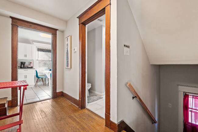 2016 Edgeland Ave in Louisville, KY - Foto de edificio - Building Photo