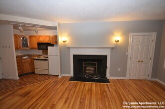 82 Phillips St, Unit 2 in Boston, MA - Foto de edificio - Building Photo