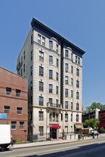 375 Manhattan Ave in New York, NY - Building Photo - Building Photo