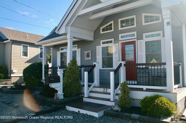 22 Pershing Blvd in Lavallette, NJ - Foto de edificio - Building Photo