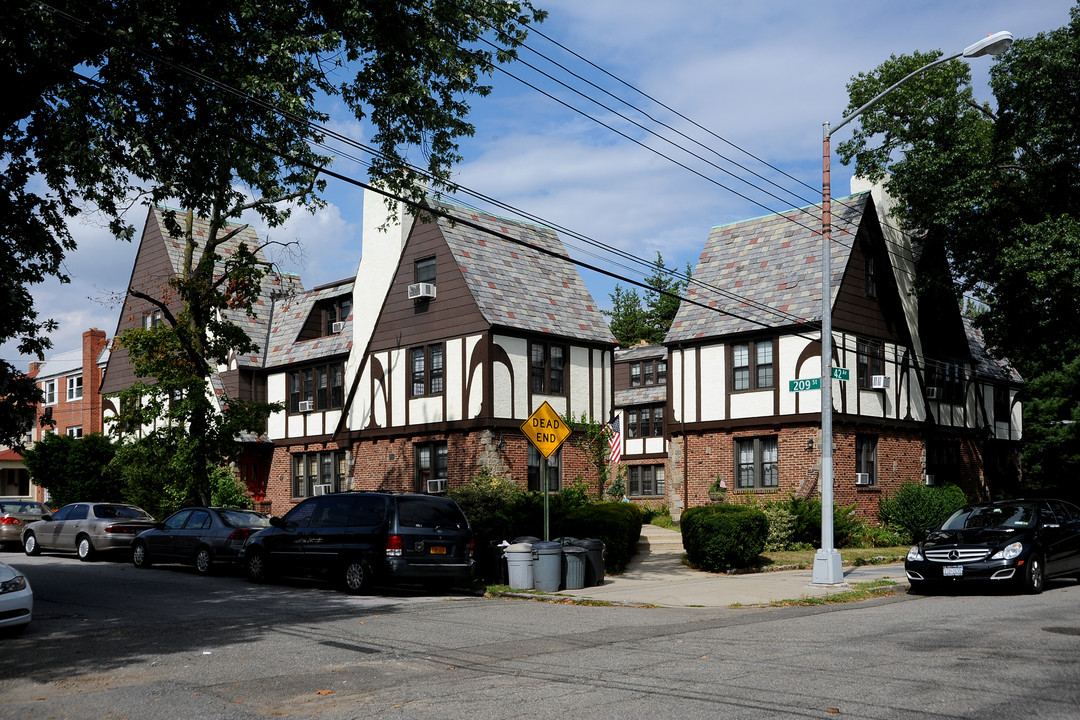 203-05 42nd Avenue in Flushing, NY - Building Photo