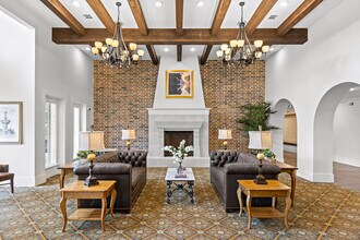 Mariposa at Westchester 55+ Apartment Homes in Grand Prairie, TX - Foto de edificio - Lobby