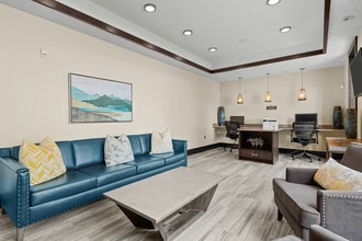 The Aston at University Place in Orem, UT - Foto de edificio - Building Photo