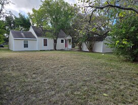 912 S Gordon St in Bryan, TX - Building Photo
