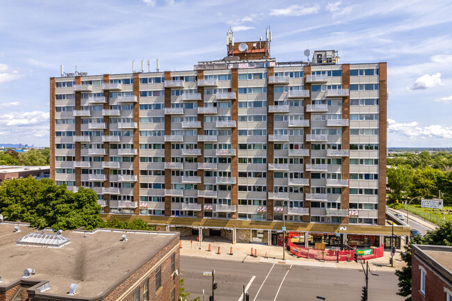 Place Sutton in Montréal, QC - Building Photo - Building Photo