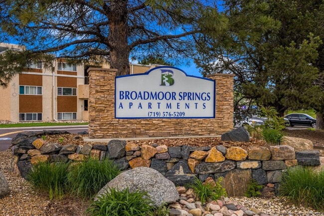 Broadmoor Springs in Colorado Springs, CO - Foto de edificio - Building Photo